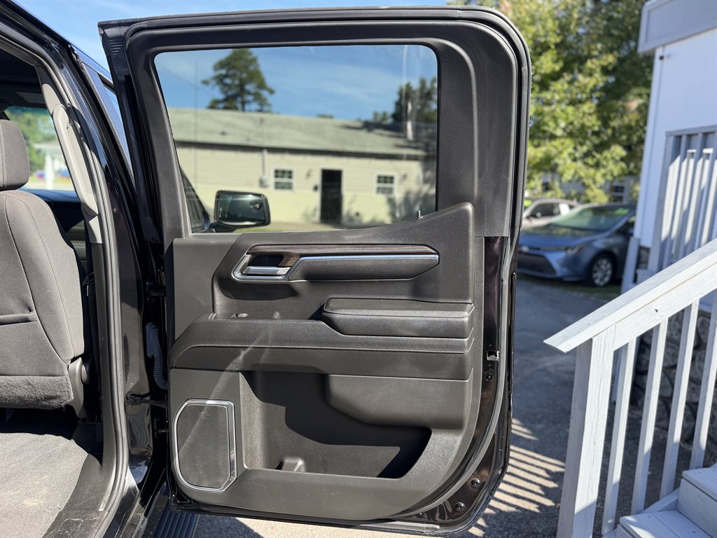 2023 Chevrolet Silverado - $35,995