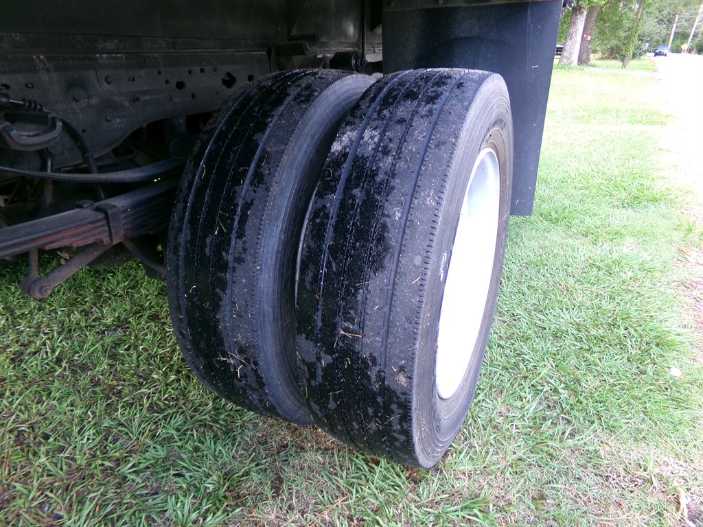 2006 Ford F-550 - $11,995