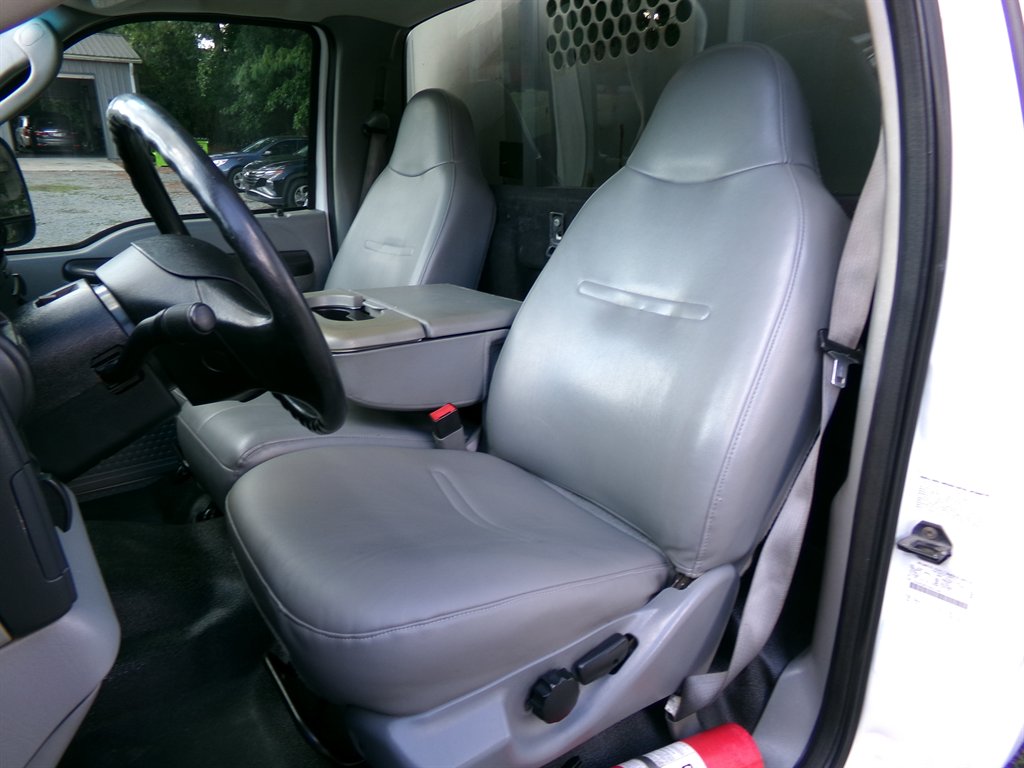 2006 Ford F-550 - $11,995