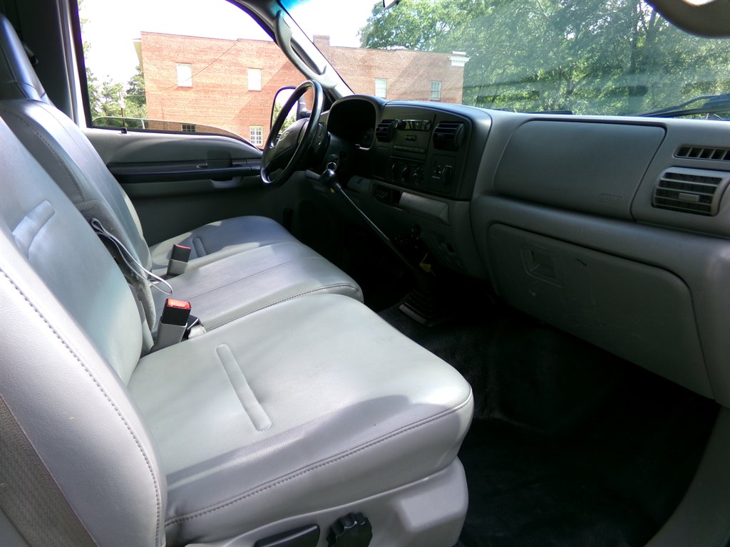2006 Ford F-550 - $11,995