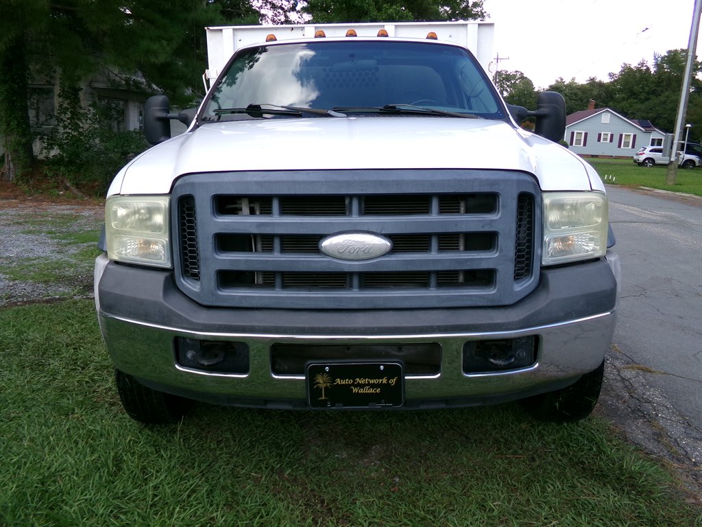 2006 Ford F-550 - $11,995