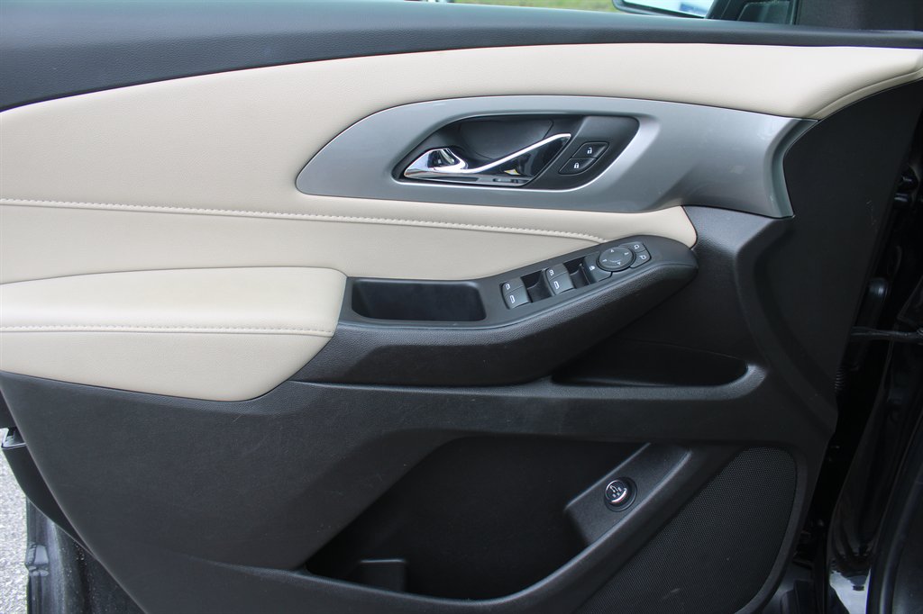 2022 Chevrolet Traverse - $25,990