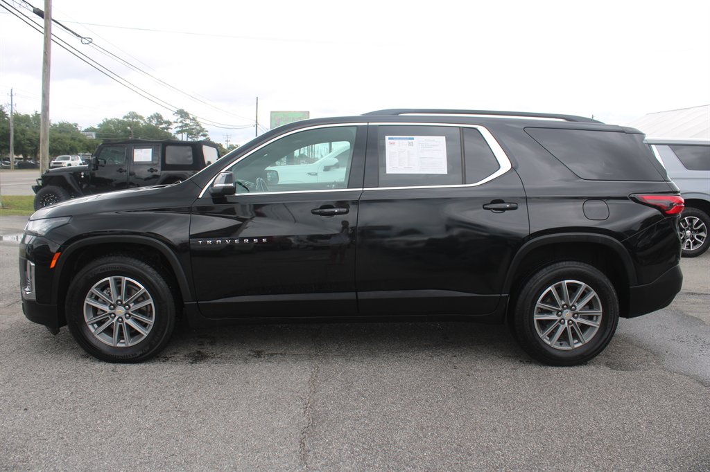 2022 Chevrolet Traverse - $25,990