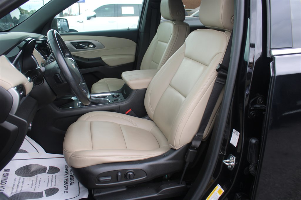 2022 Chevrolet Traverse - $25,990