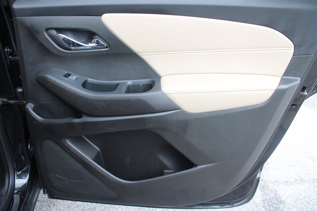 2022 Chevrolet Traverse - $25,990