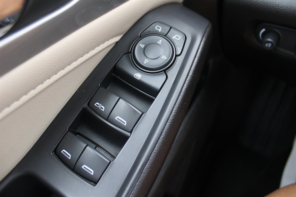 2022 Chevrolet Traverse - $25,990