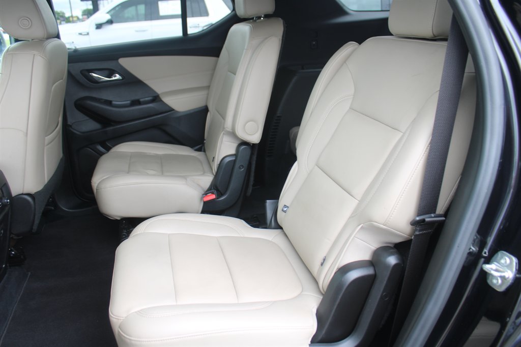 2022 Chevrolet Traverse - $25,990