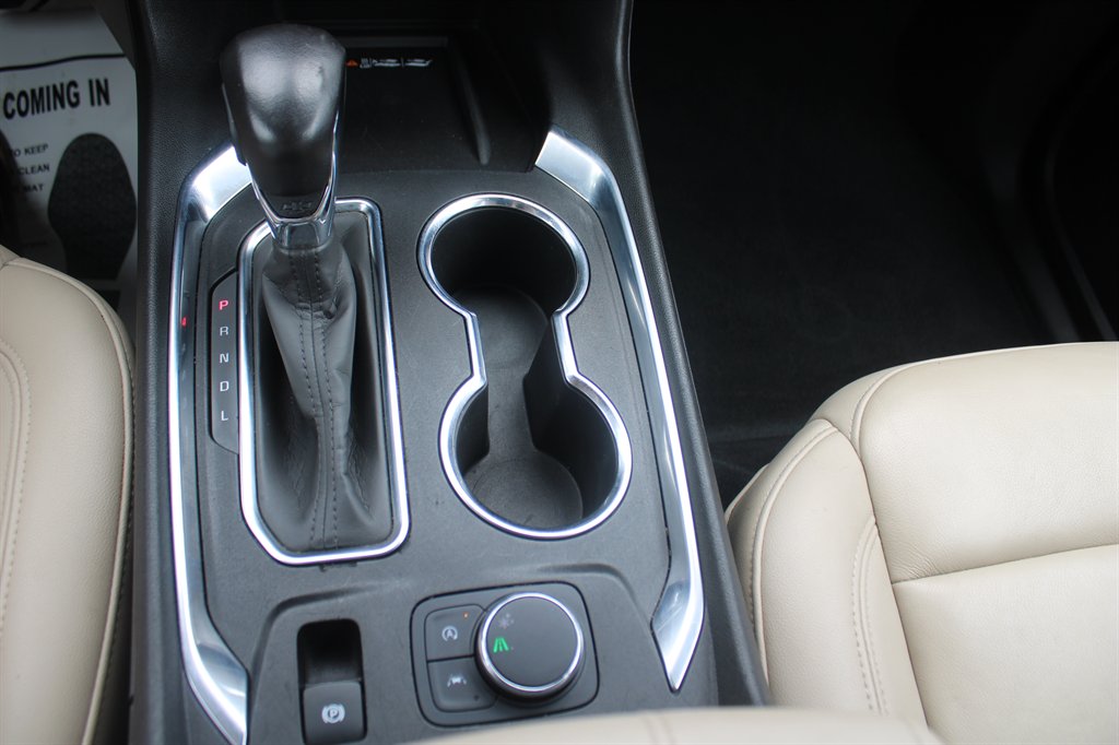 2022 Chevrolet Traverse - $25,990