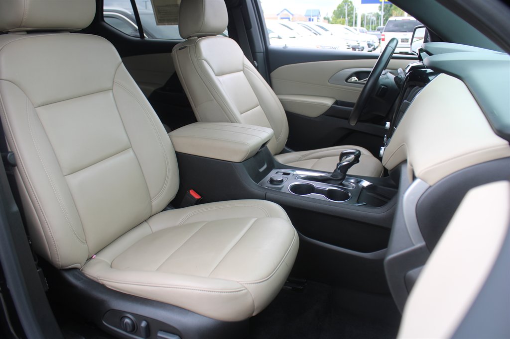 2022 Chevrolet Traverse - $25,990