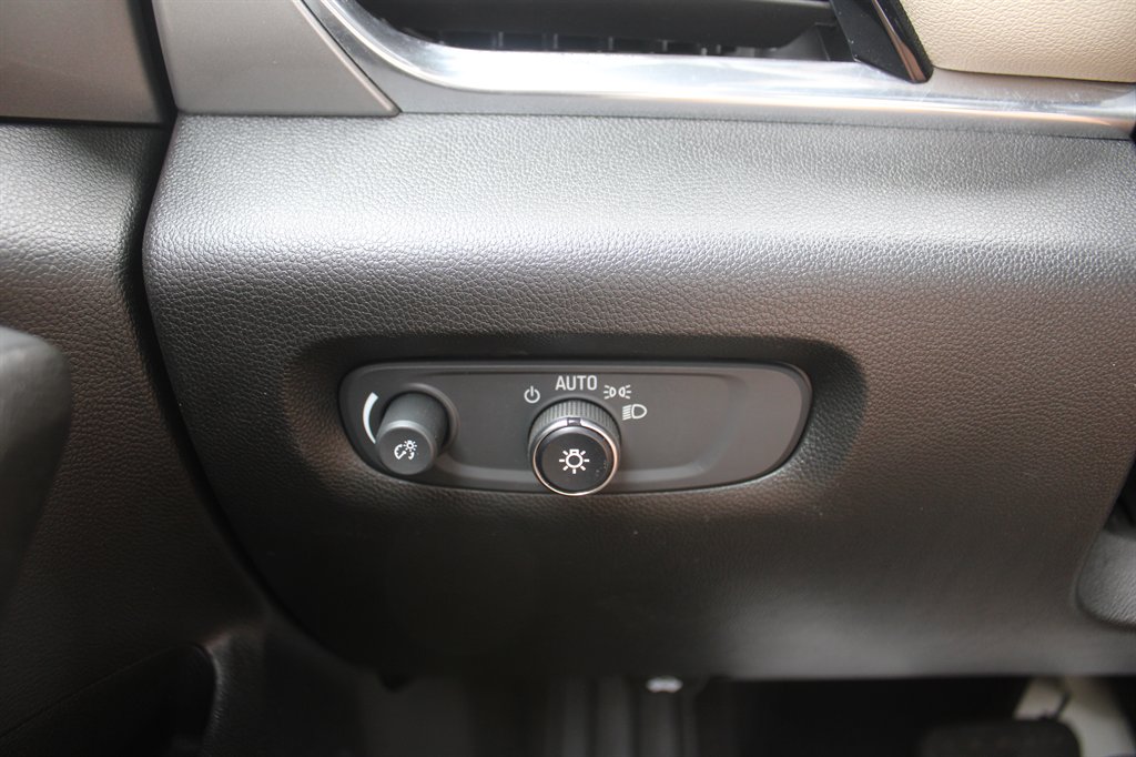 2022 Chevrolet Traverse - $25,990