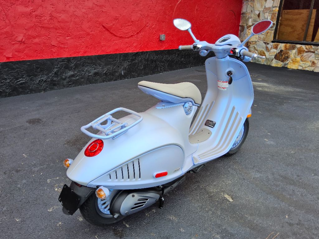 2025 Vespa 946 - $9,995