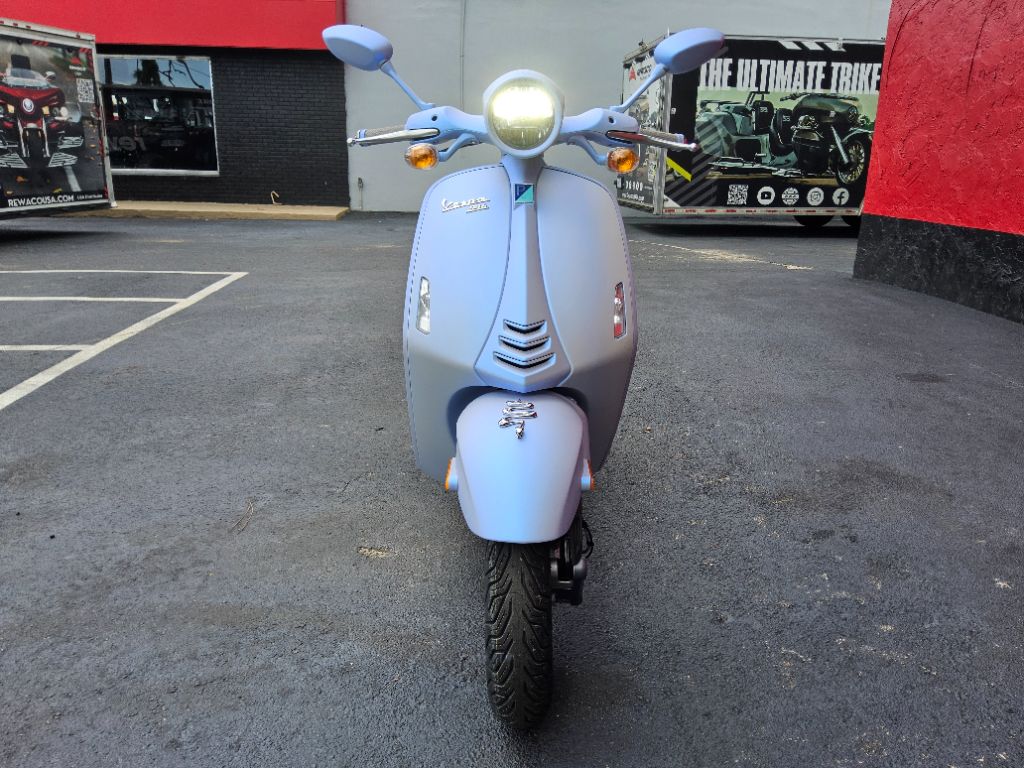 2025 Vespa 946 - $9,995