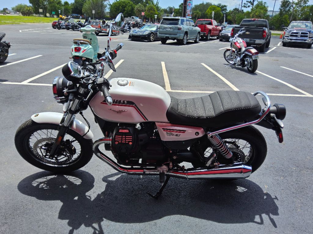 2027 Moto Guzzi V7 Special 1969 - $10,490