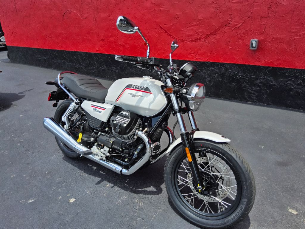 2027 Moto Guzzi V7 Special 1969 - $10,490