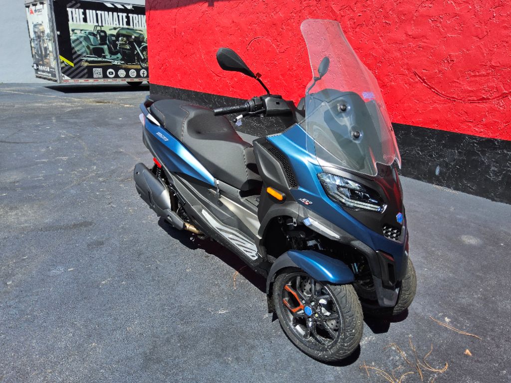 2025 Piaggio Mp3 - $9,995