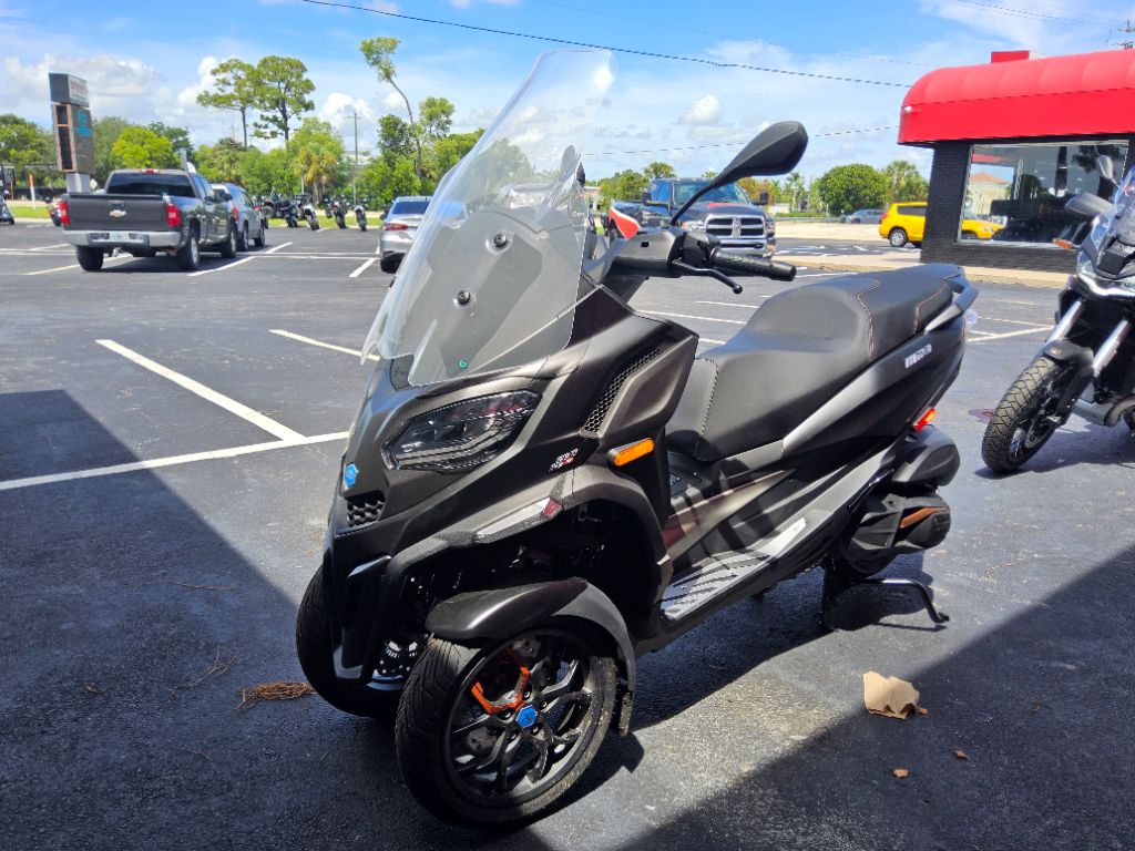 2025 Piaggio Mp3 - $9,995