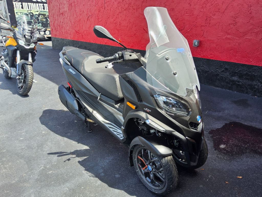 2025 Piaggio Mp3 - $9,995