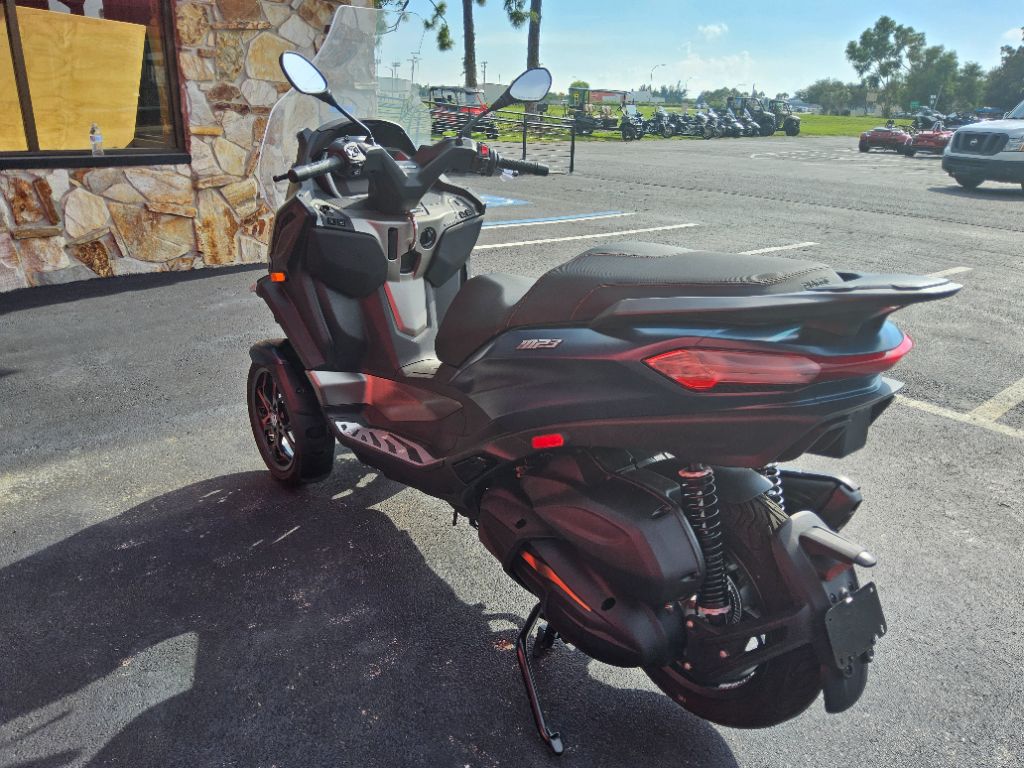 2025 Piaggio Mp3 - $9,995