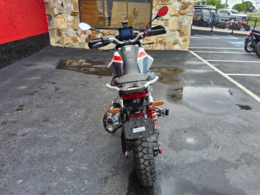 2027 Moto Guzzi V85 Tt - $12,790