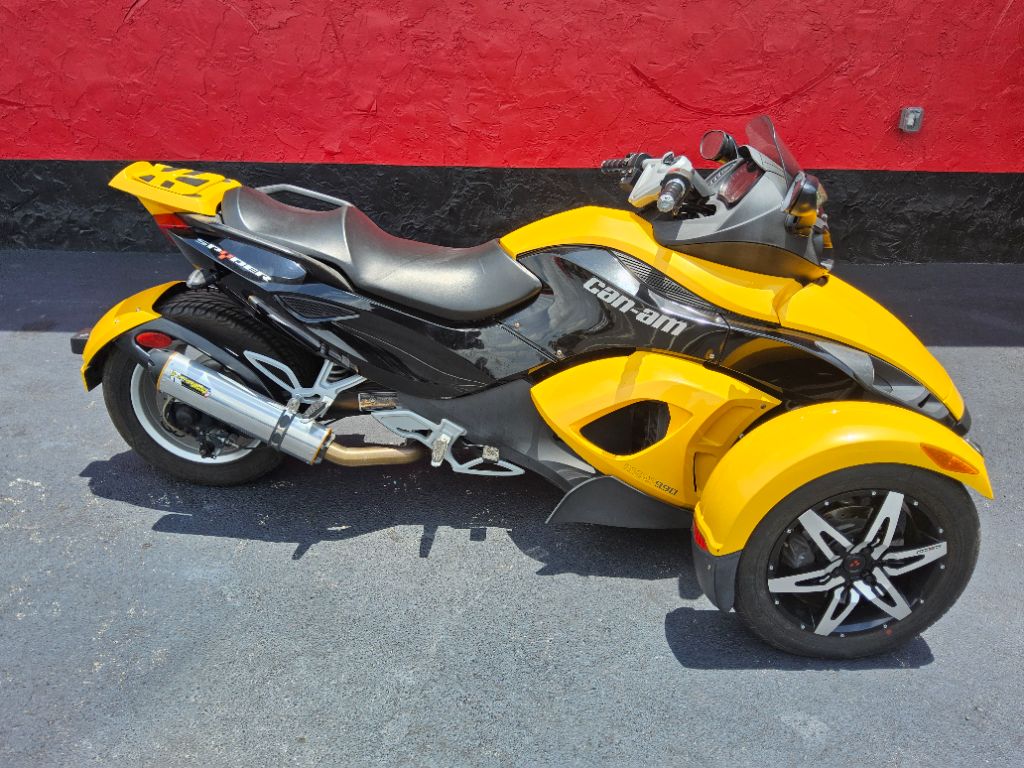 2009 Can-am Spyder - $6,995