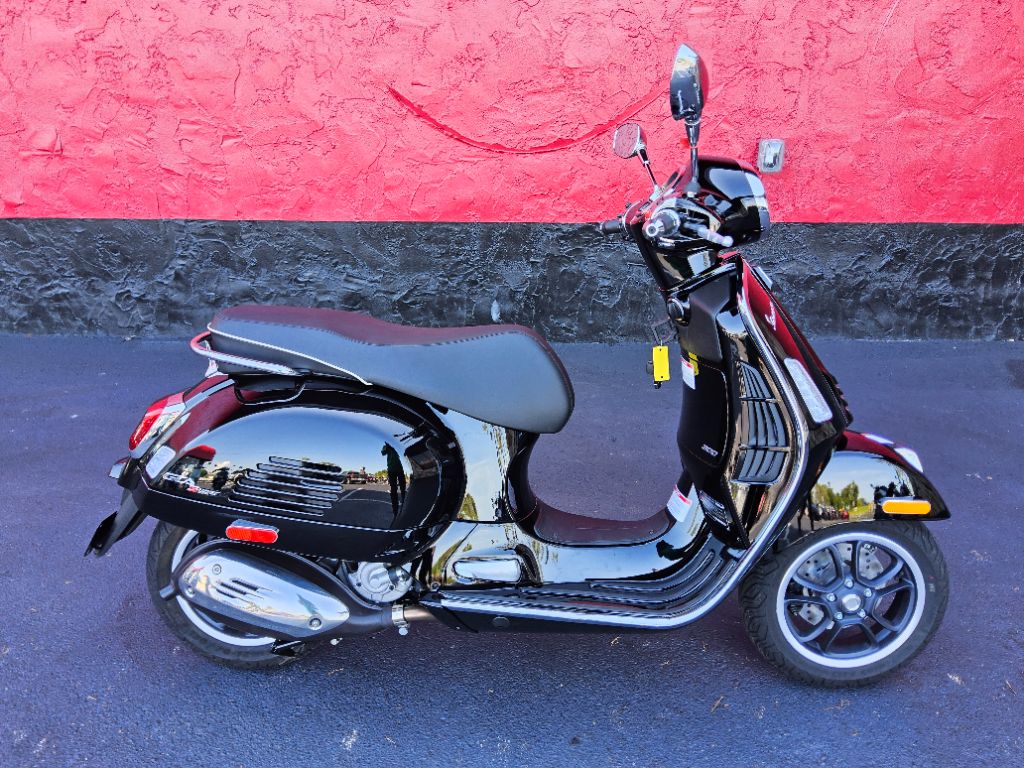 2023 Vespa Gts Rst / Sei Giorni - $6,500