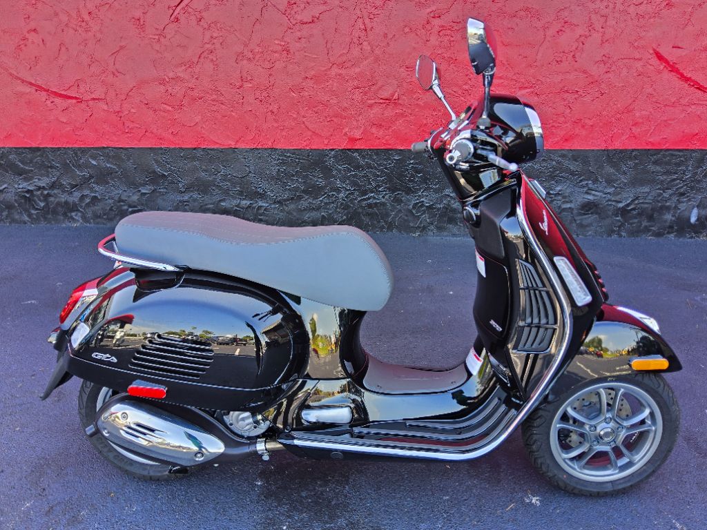 2023 Vespa Gts Rst / Sei Giorni - $6,500