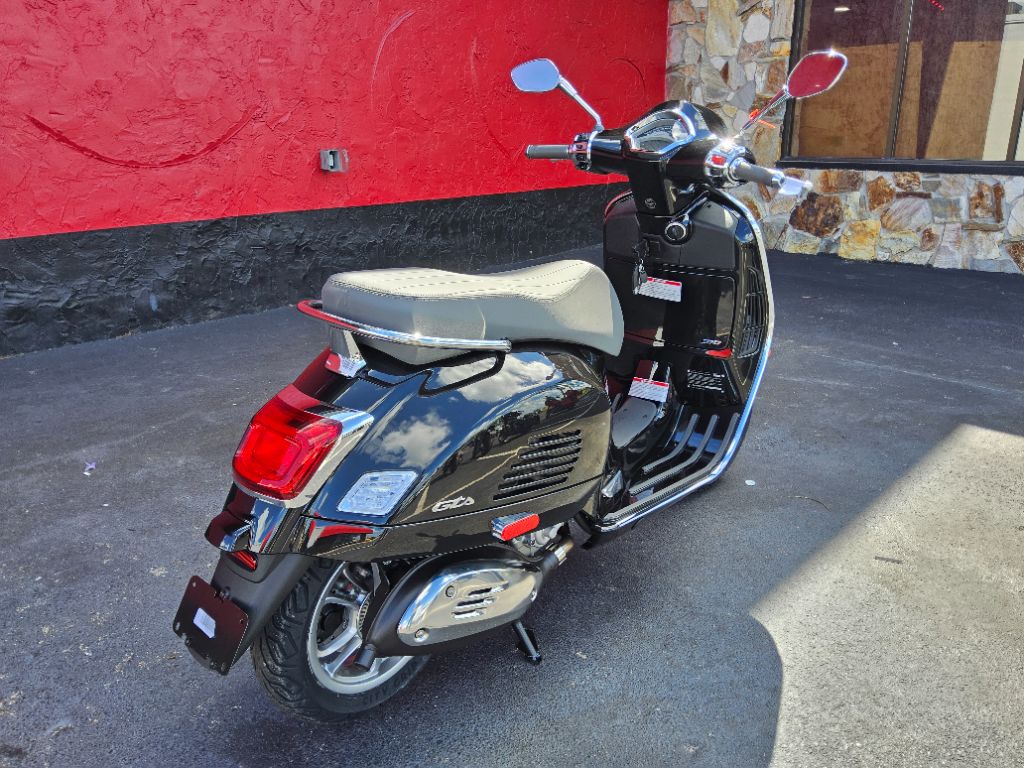 2027 Vespa Gts - $8,199