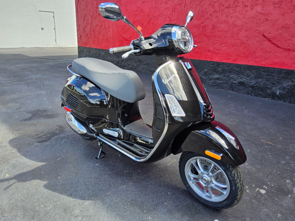 2027 Vespa Gts - $8,199