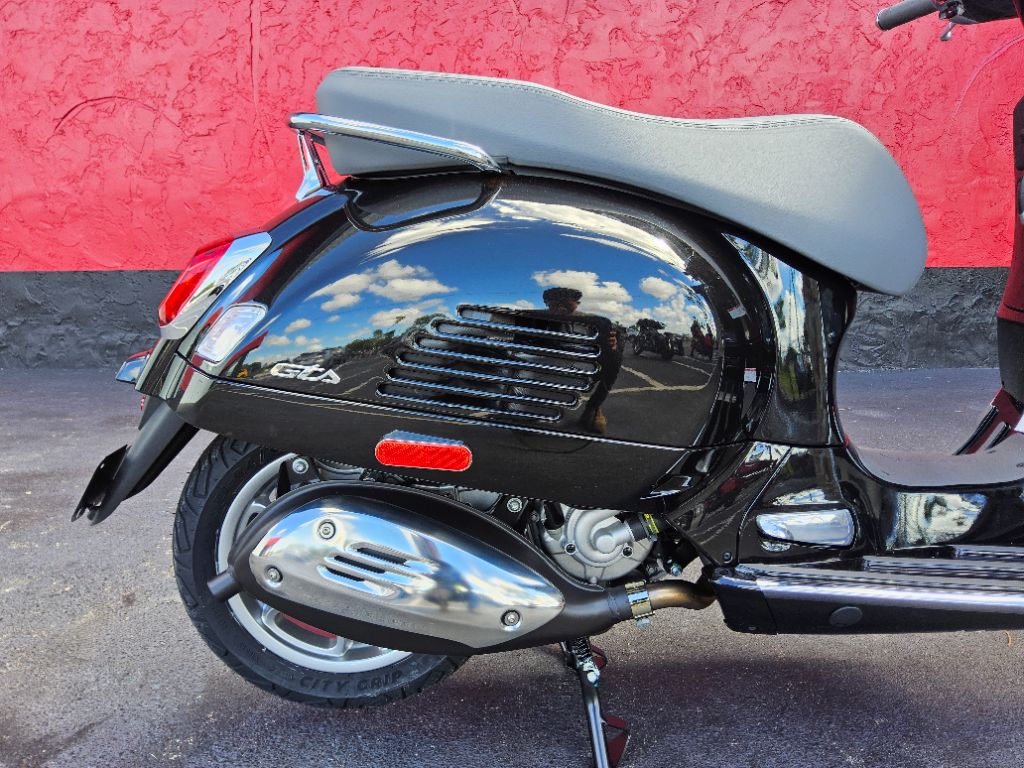 2027 Vespa Gts - $8,199