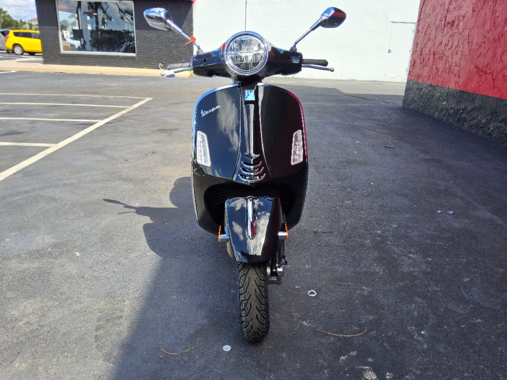 2027 Vespa Gts - $8,199