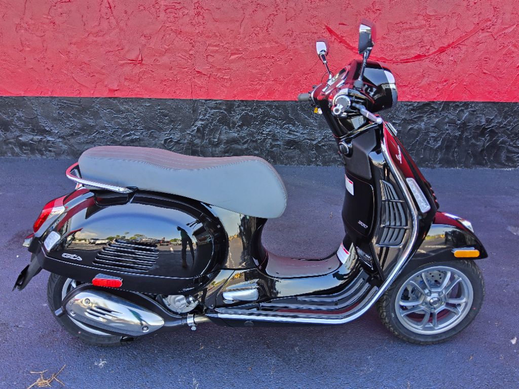 2023 Vespa Gts Rst / Sei Giorni - $6,500