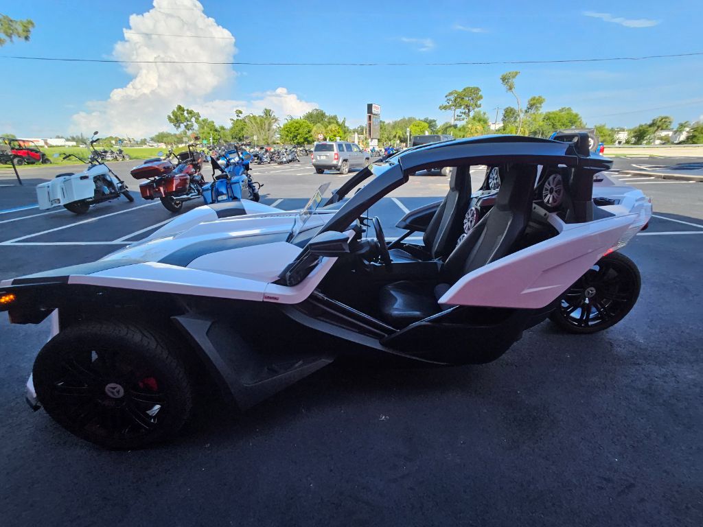 2016 Polaris Slingshot SL - $13,995