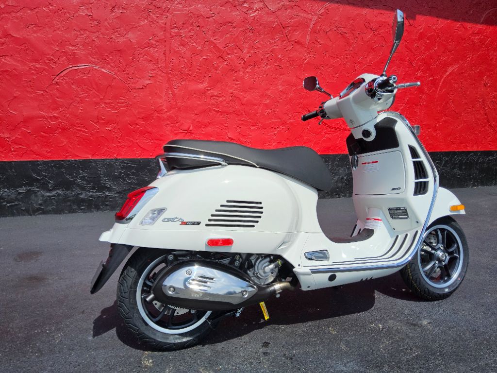 2026 Vespa Gts - $8,199