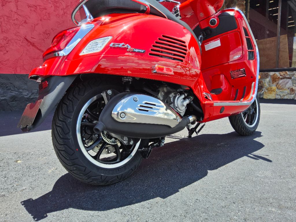 2027 Vespa GTS 310 - $8,199
