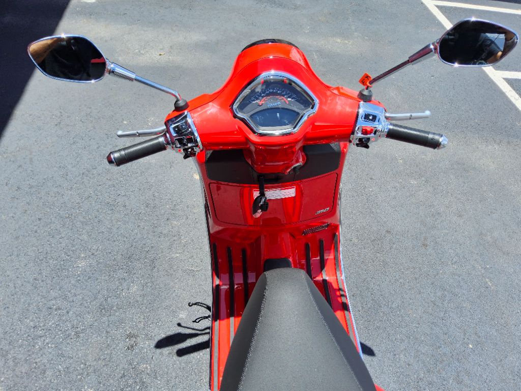 2027 Vespa GTS 310 - $8,199