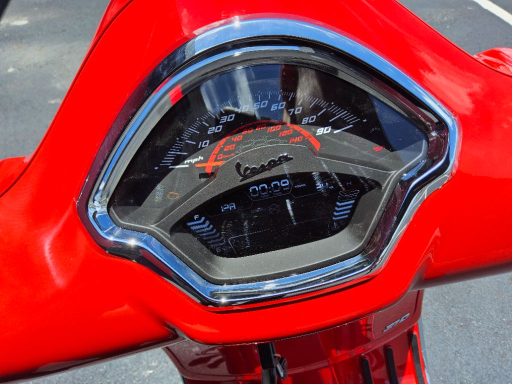 2027 Vespa GTS 310 - $8,199