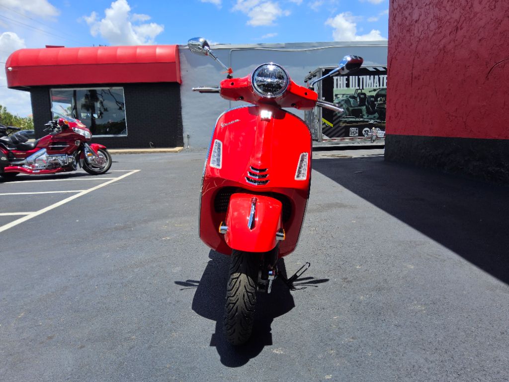 2027 Vespa GTS 310 - $8,199