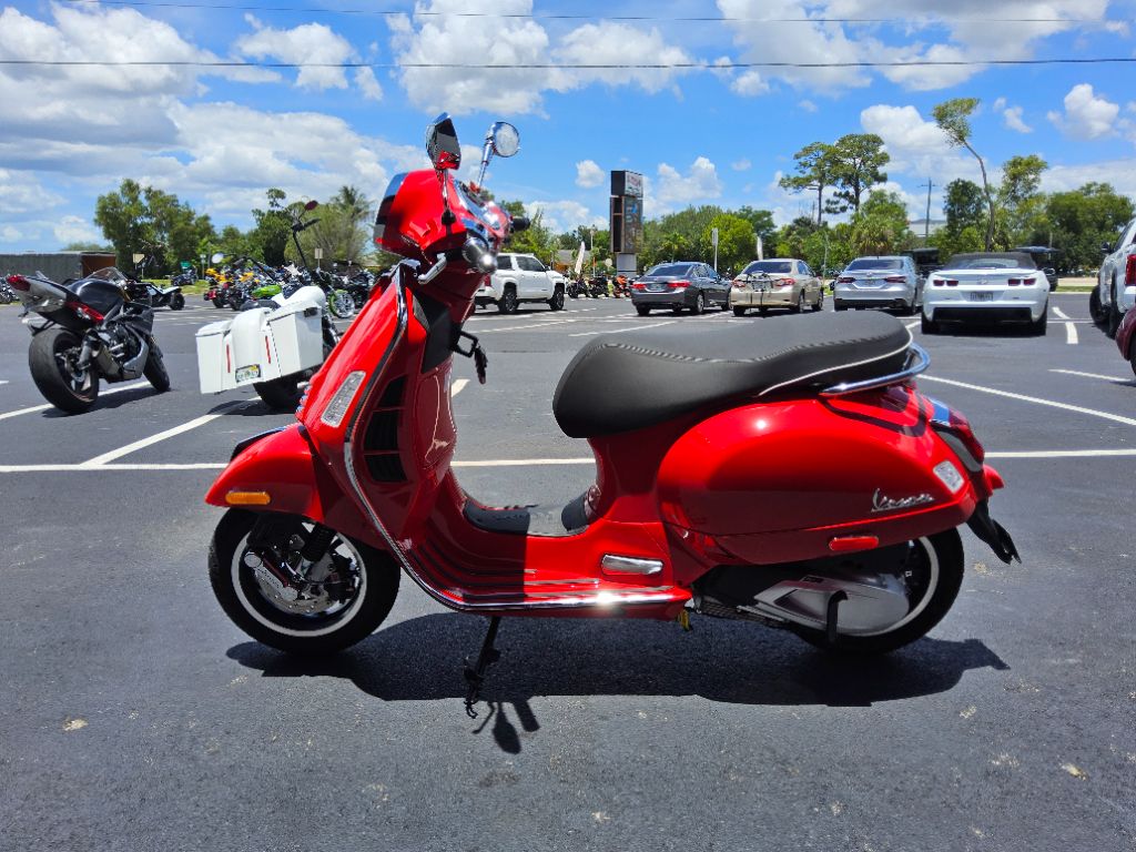 2027 Vespa GTS 310 - $8,199