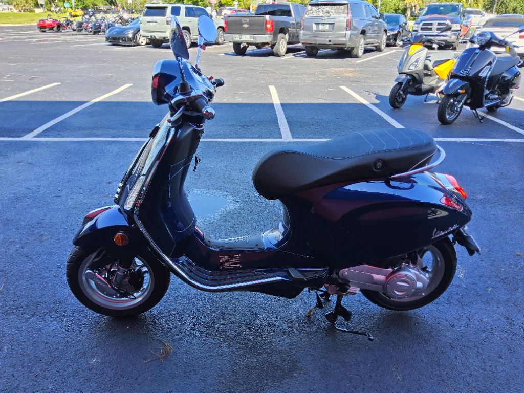 2027 Vespa Primavera 50 - $4,449