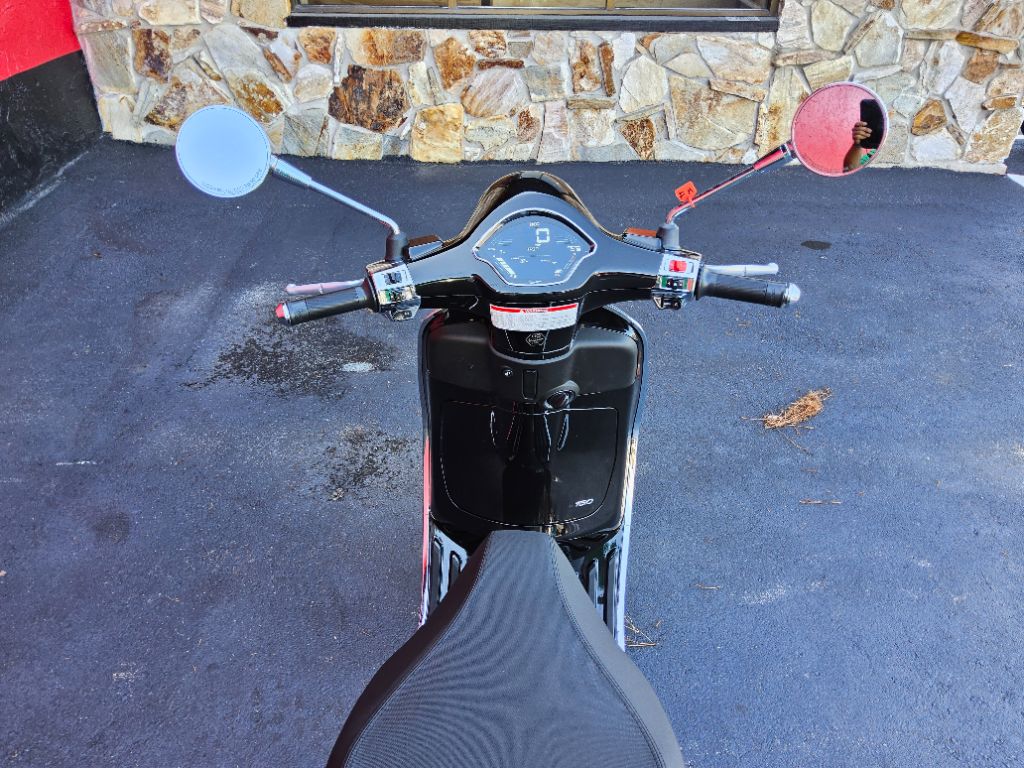 2027 Vespa Primavera 150 - $5,799