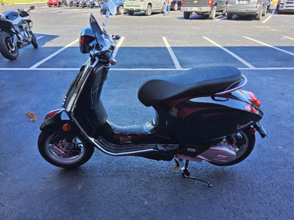 2027 Vespa Primavera 150 - $5,799