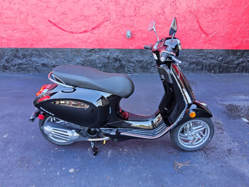 2027 Vespa Primavera 150 - $5,799