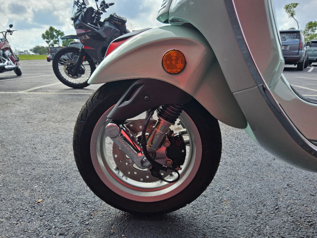 2027 Vespa Primavera / Sprint 50 - $4,449
