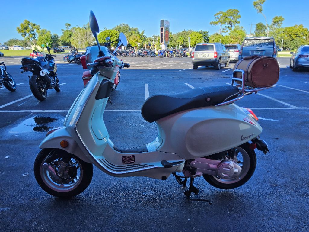 2027 Vespa Primavera / Sprint 50 - $4,449