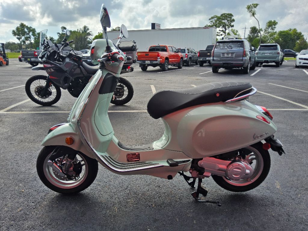 2027 Vespa Primavera / Sprint 50 - $4,449