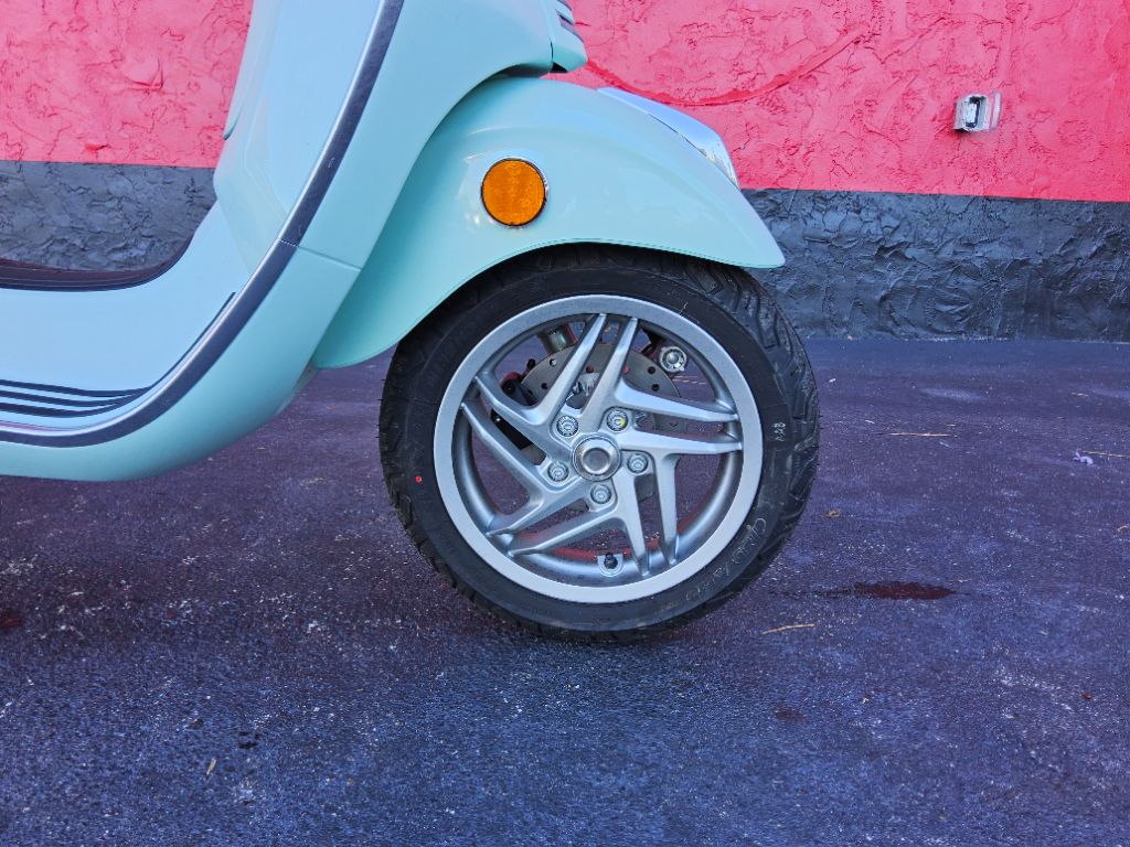 2027 Vespa Primavera / Sprint 50 - $4,449