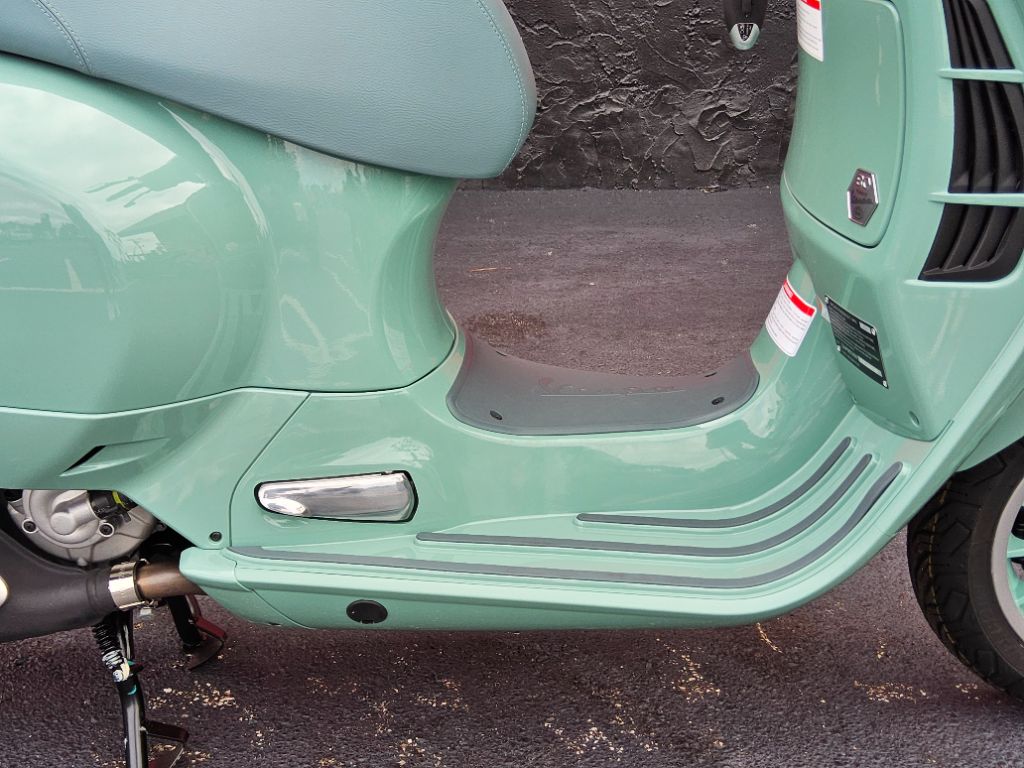 2027 Vespa Gts - $8,699