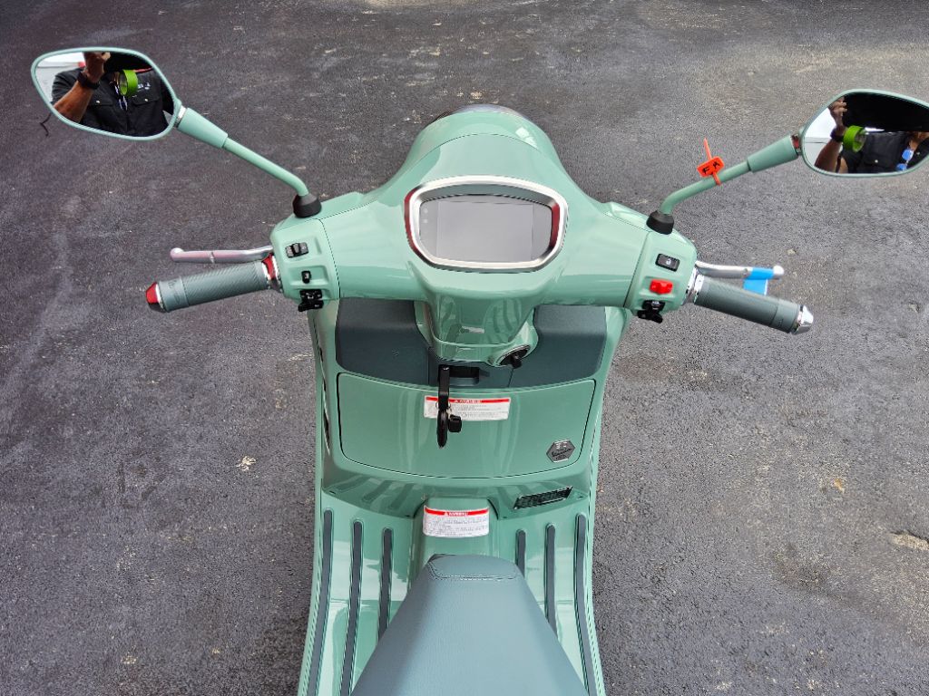 2027 Vespa Gts - $8,699