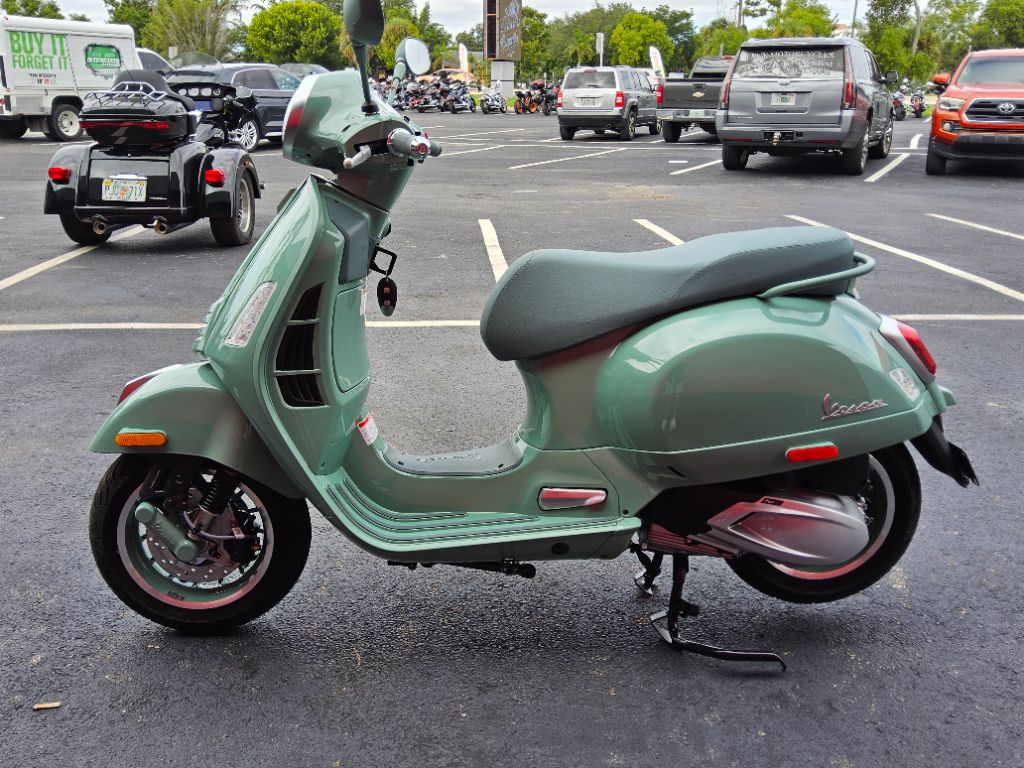 2027 Vespa Gts - $8,699