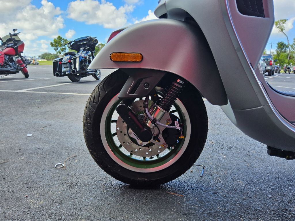 2027 Vespa Gts